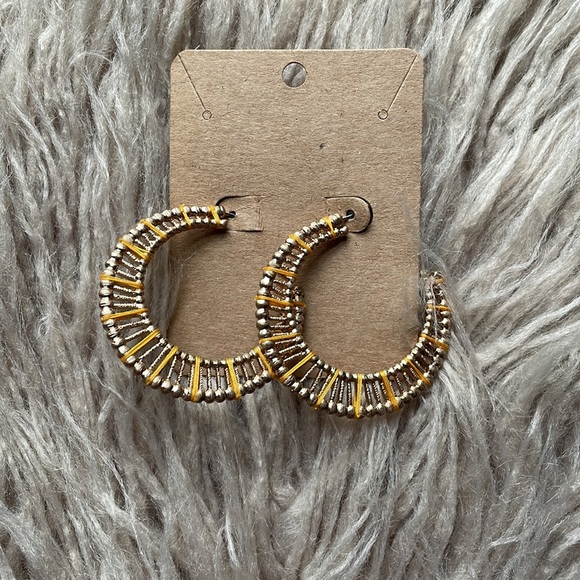 NWT gold hoop earrings with thread detail - Picture 2 of 9